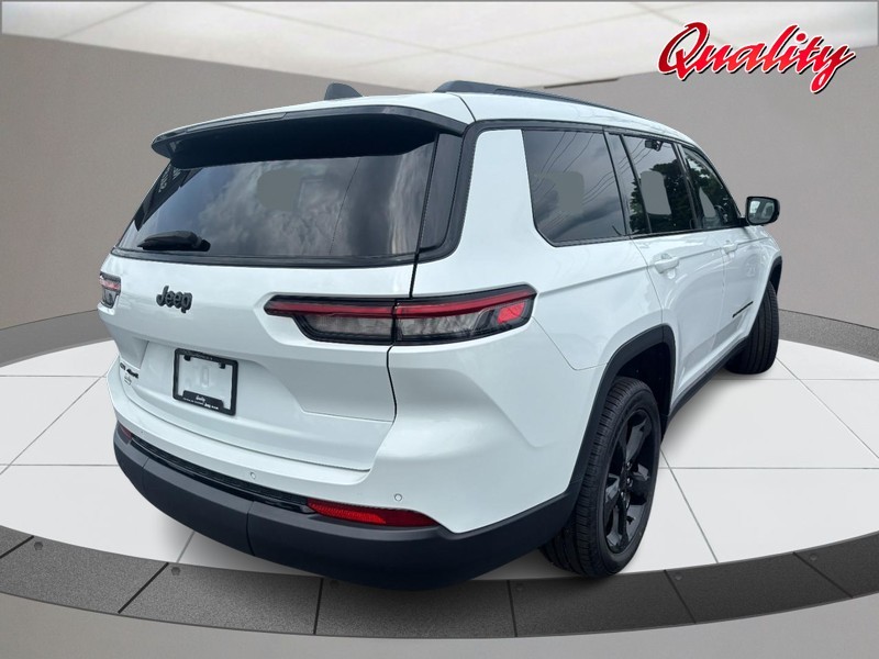 Jeep Grand Cherokee L Vehicle Image 03