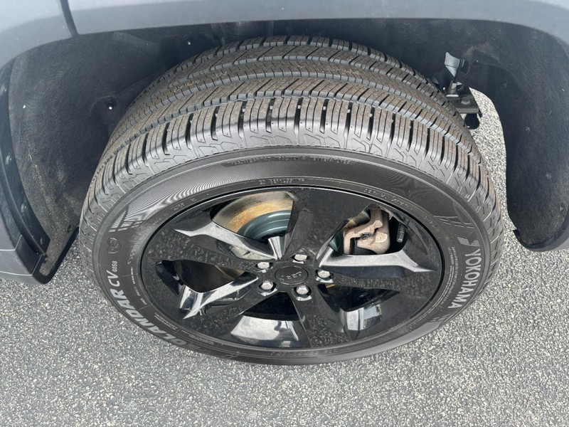 Jeep Grand Cherokee L Vehicle Image 07