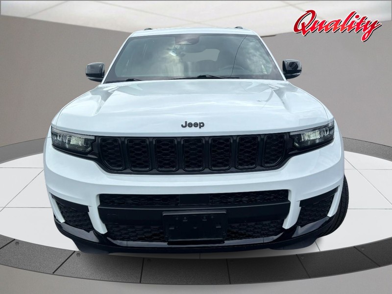 Jeep Grand Cherokee L Vehicle Image 10