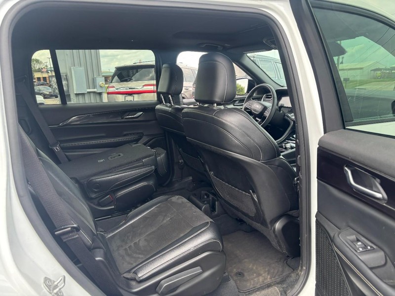 Jeep Grand Cherokee L Vehicle Image 12