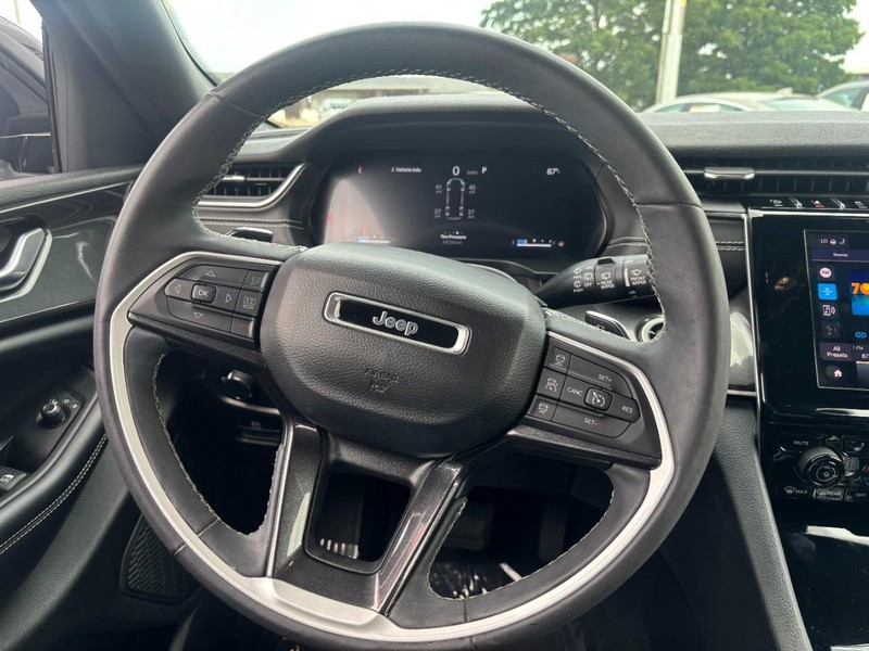 Jeep Grand Cherokee L Vehicle Image 14