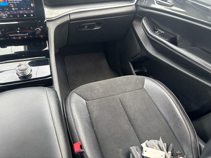 Jeep Grand Cherokee L Vehicle Image 16