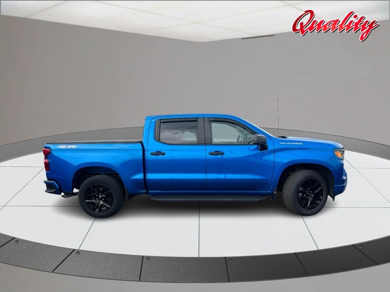 Chevrolet Silverado 1500 Vehicle Full-screen Gallery Image 02