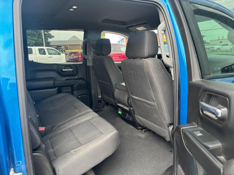 Chevrolet Silverado 1500 Vehicle Full-screen Gallery Image 12