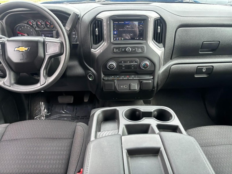 Chevrolet Silverado 1500 Vehicle Full-screen Gallery Image 13