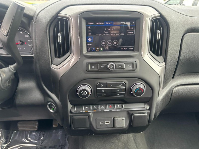Chevrolet Silverado 1500 Vehicle Full-screen Gallery Image 15