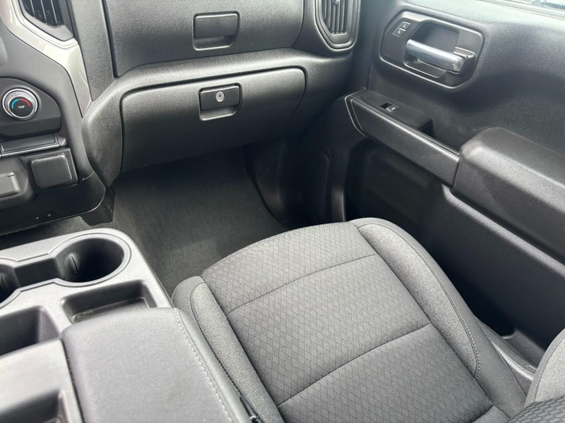 Chevrolet Silverado 1500 Vehicle Full-screen Gallery Image 16