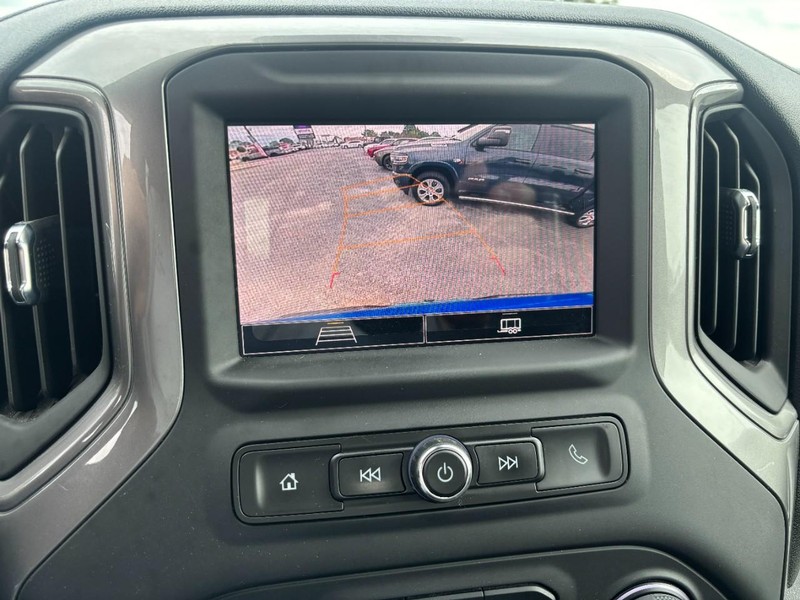 Chevrolet Silverado 1500 Vehicle Full-screen Gallery Image 19