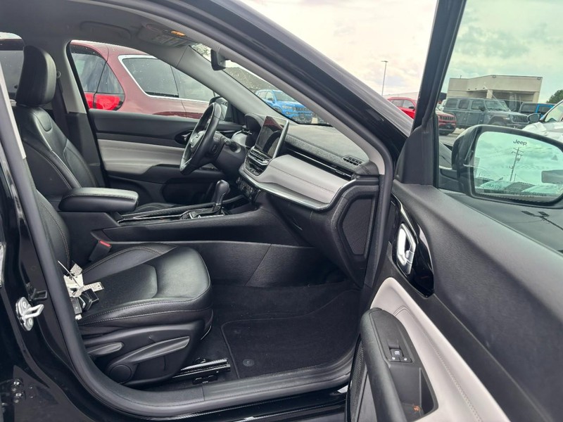 Jeep Compass Vehicle Image 11