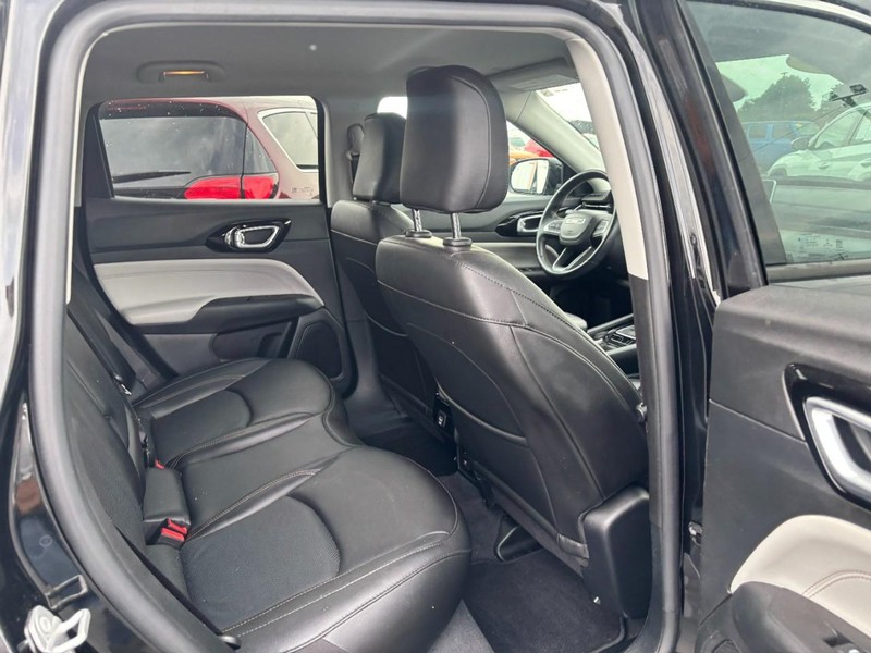 Jeep Compass Vehicle Image 12