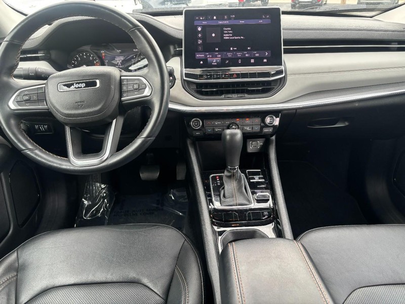 Jeep Compass Vehicle Image 13