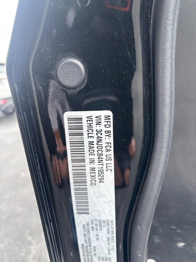 Jeep Compass Vehicle Image 16