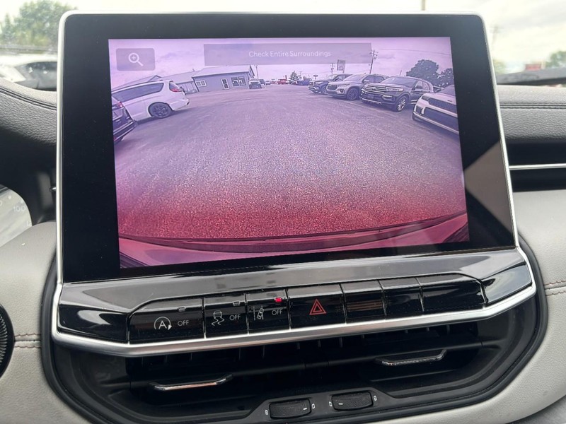 Jeep Compass Vehicle Image 18