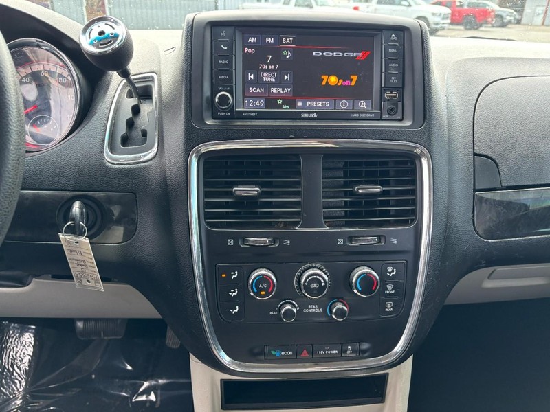 Dodge Grand Caravan Vehicle Image 16