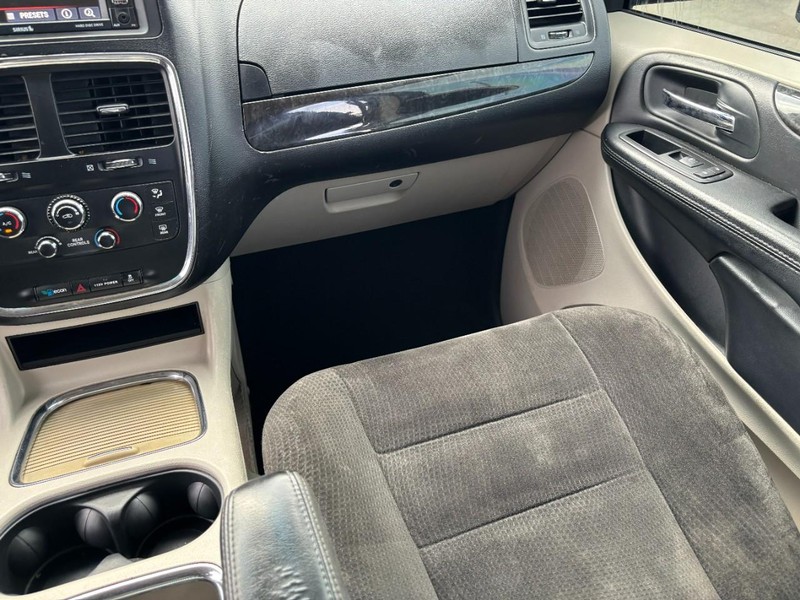 Dodge Grand Caravan Vehicle Image 17