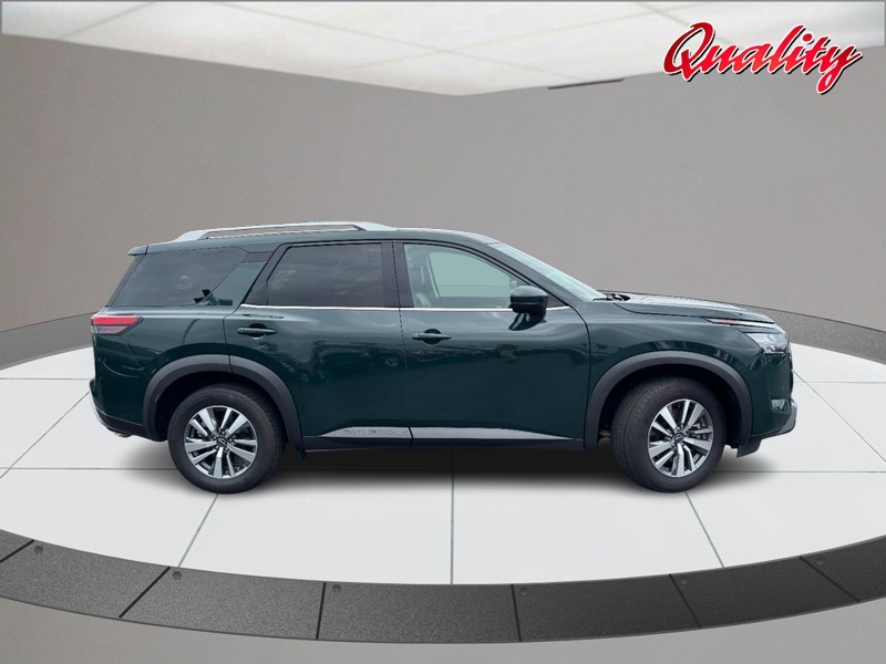 Nissan Pathfinder Vehicle Image 02