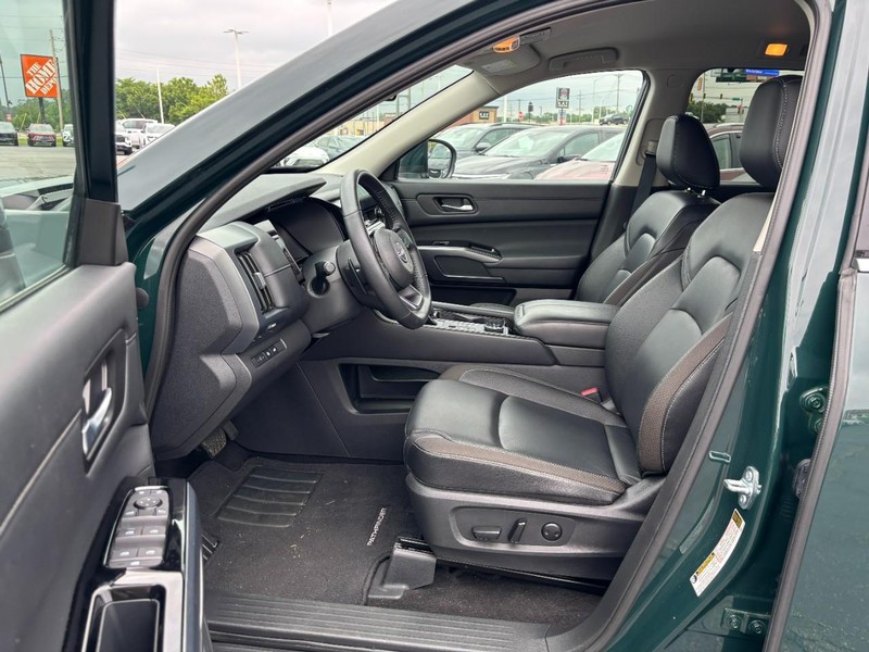 Nissan Pathfinder Vehicle Image 08