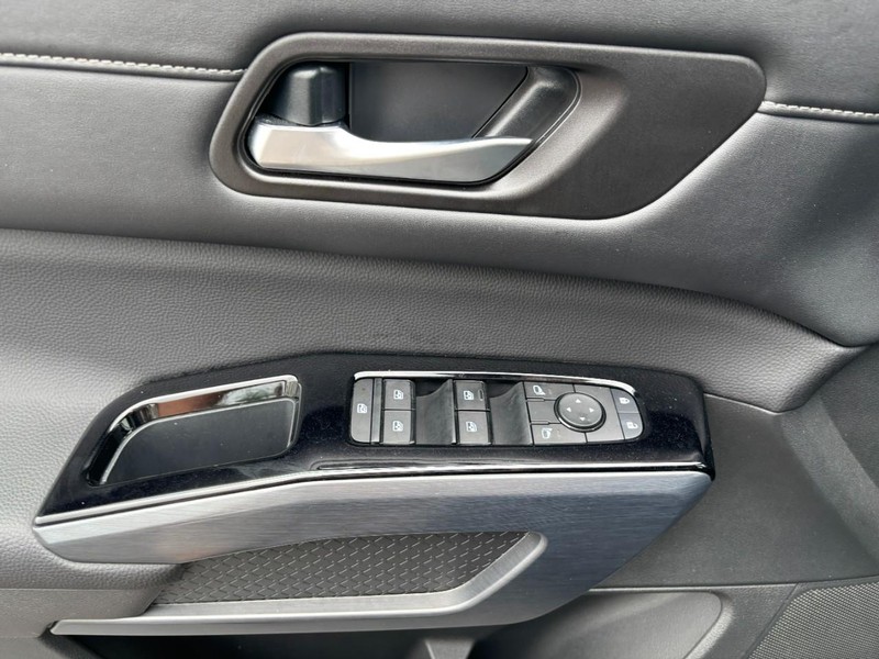 Nissan Pathfinder Vehicle Image 09