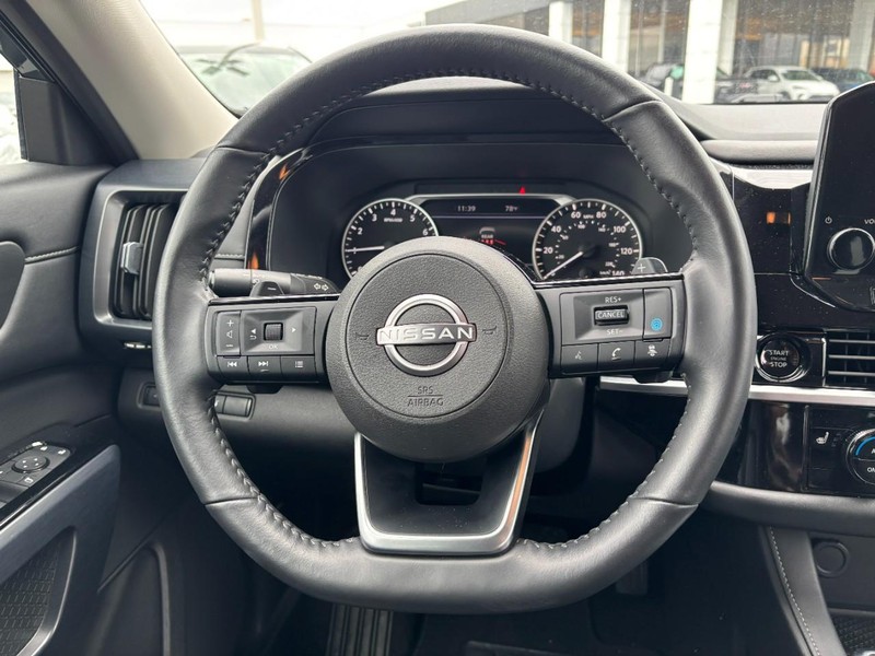 Nissan Pathfinder Vehicle Image 14