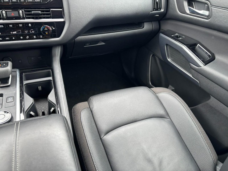 Nissan Pathfinder Vehicle Image 16