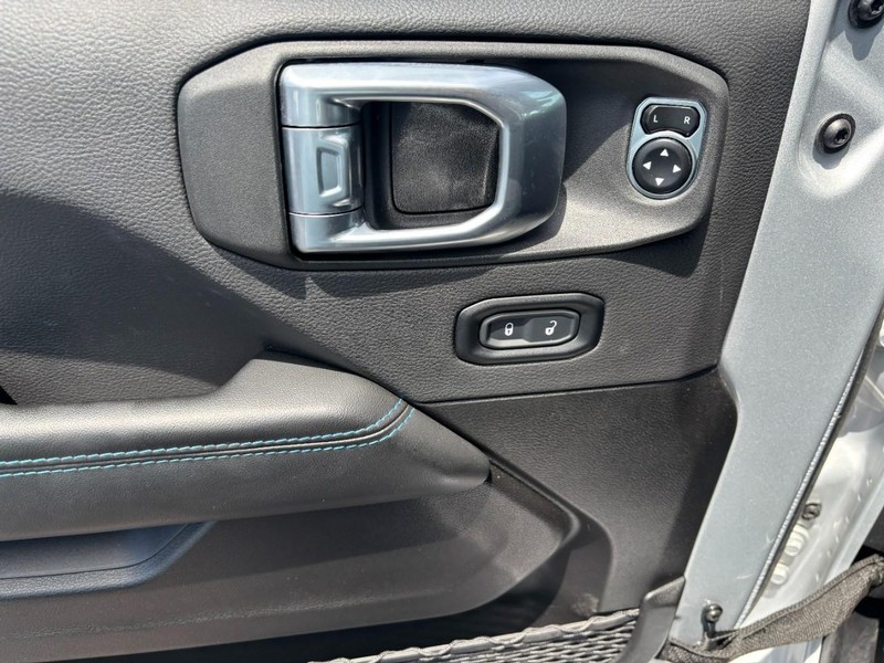 Jeep Wrangler 4xe Vehicle Image 09