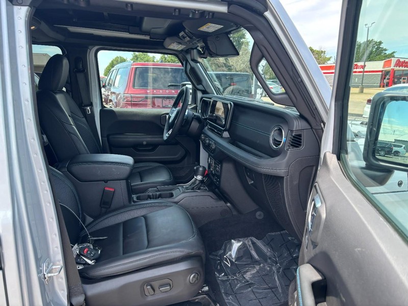 Jeep Wrangler 4xe Vehicle Image 11