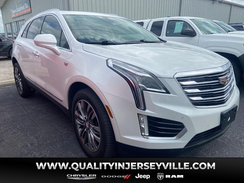 Cadillac XT5 Vehicle Full-screen Gallery Image 01