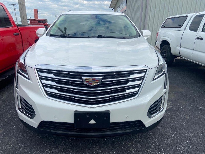 Cadillac XT5 Vehicle Full-screen Gallery Image 02