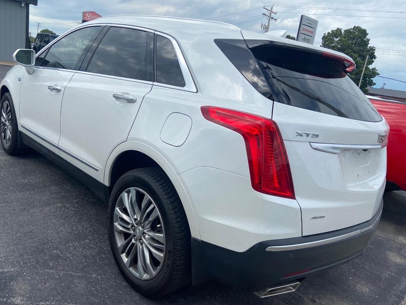 Cadillac XT5 Vehicle Full-screen Gallery Image 04