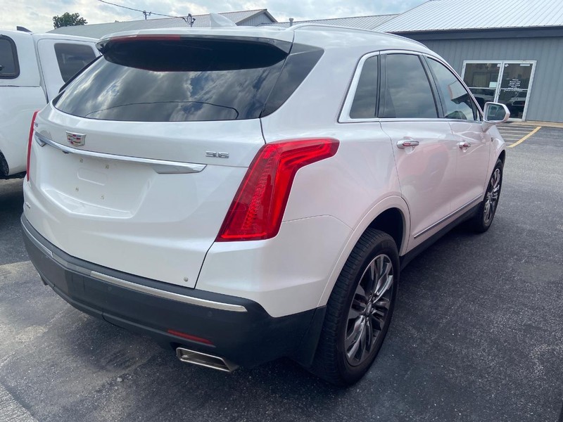 Cadillac XT5 Vehicle Full-screen Gallery Image 05