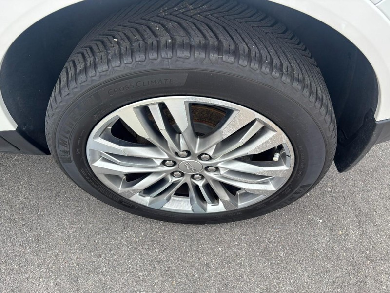 Cadillac XT5 Vehicle Image 07