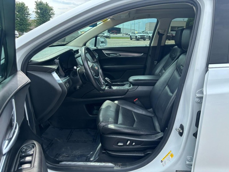 Cadillac XT5 Vehicle Image 08