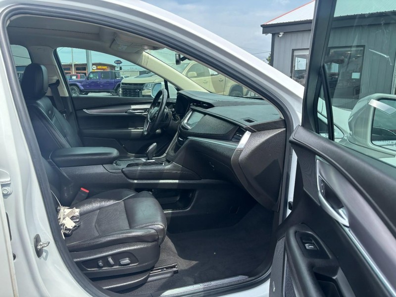 Cadillac XT5 Vehicle Image 11