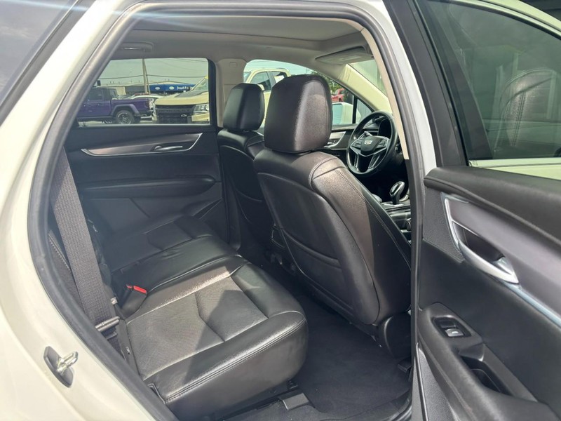 Cadillac XT5 Vehicle Image 12