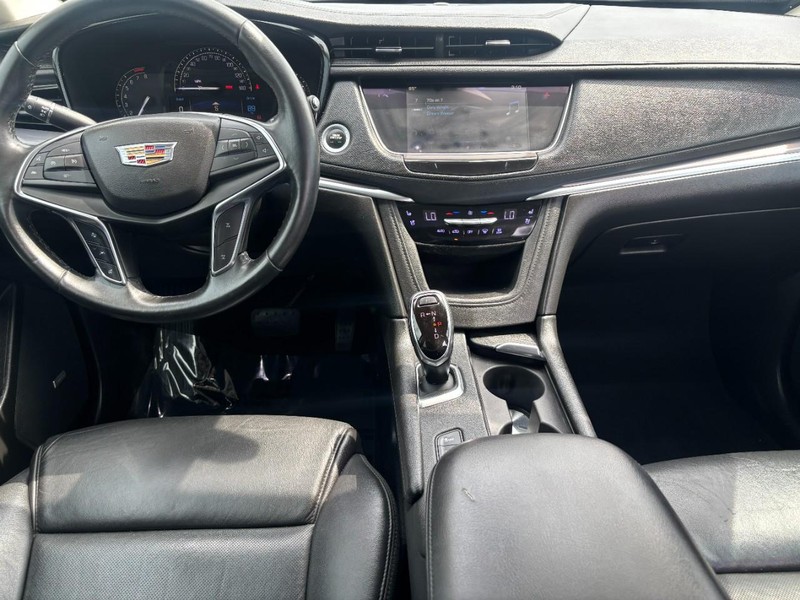 Cadillac XT5 Vehicle Image 13