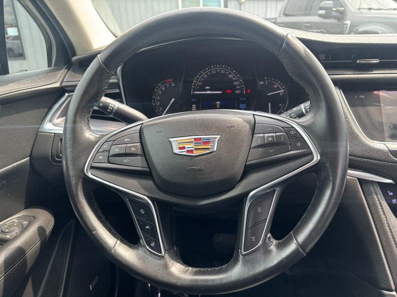 Cadillac XT5 Vehicle Image 14