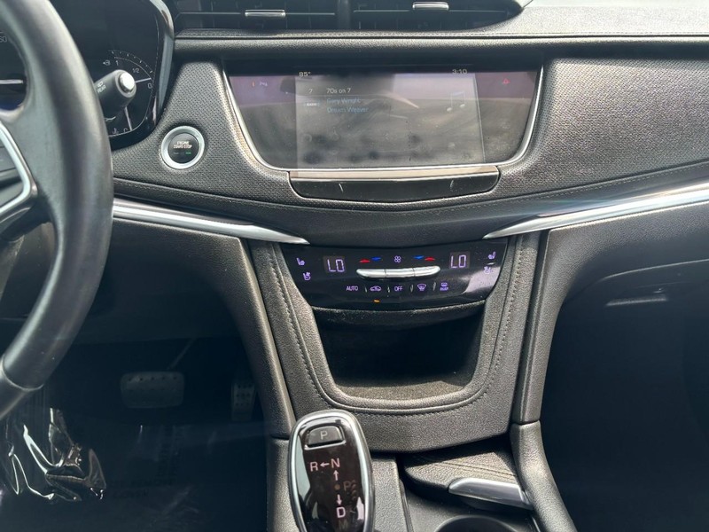 Cadillac XT5 Vehicle Image 15