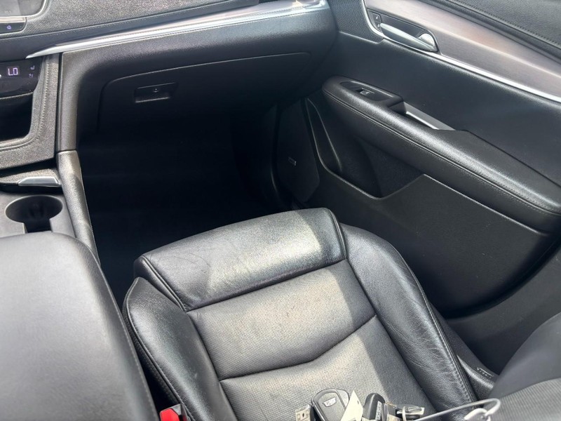 Cadillac XT5 Vehicle Image 16