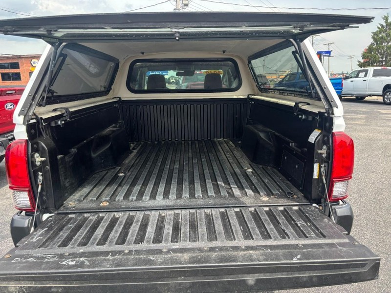 Toyota Tacoma 2WD Vehicle Image 06