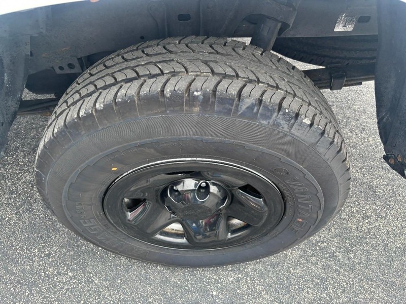 Toyota Tacoma 2WD Vehicle Image 07