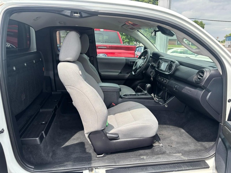 Toyota Tacoma 2WD Vehicle Image 10