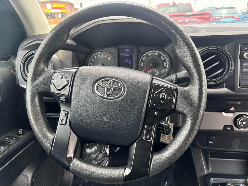 Toyota Tacoma 2WD Vehicle Image 12