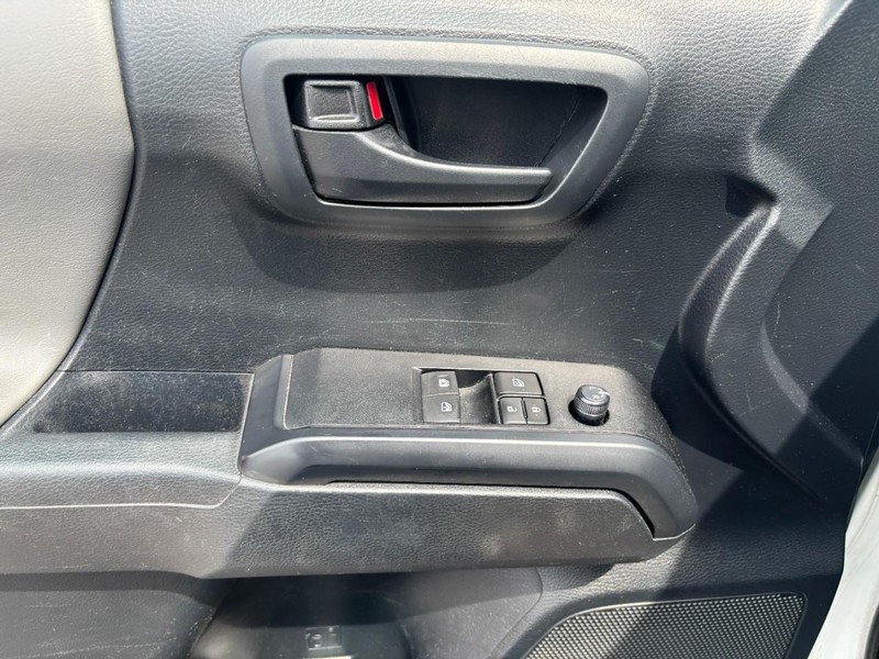 Toyota Tacoma 2WD Vehicle Image 16