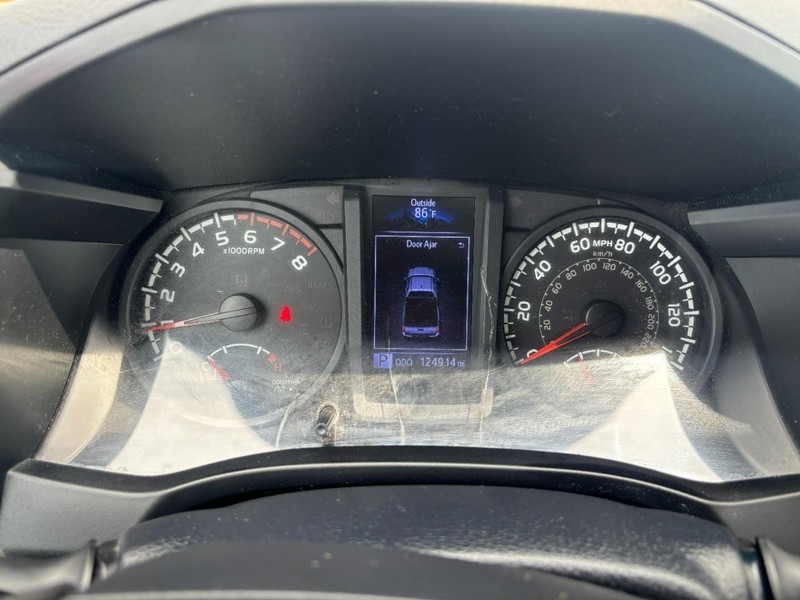 Toyota Tacoma 2WD Vehicle Image 17