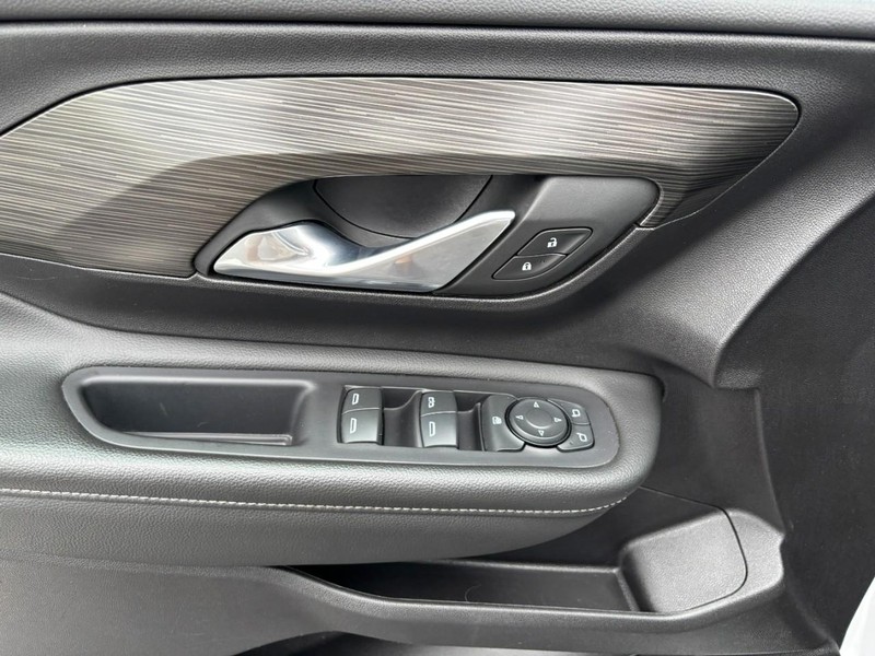 GMC Terrain Vehicle Image 09
