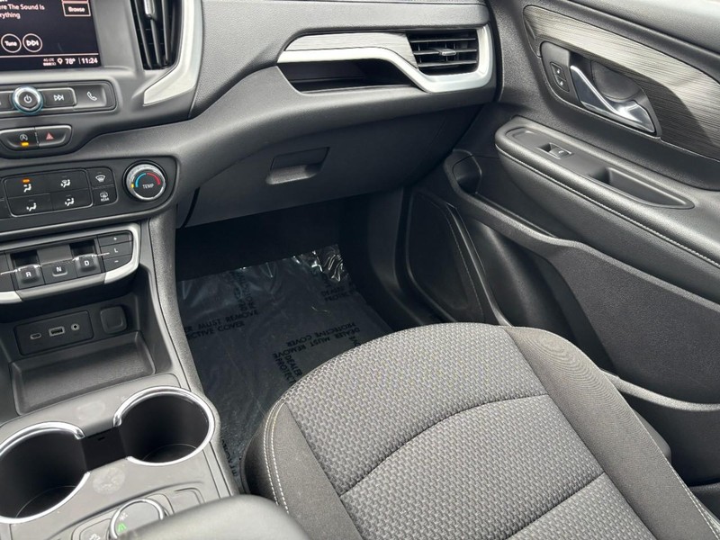 GMC Terrain Vehicle Image 16