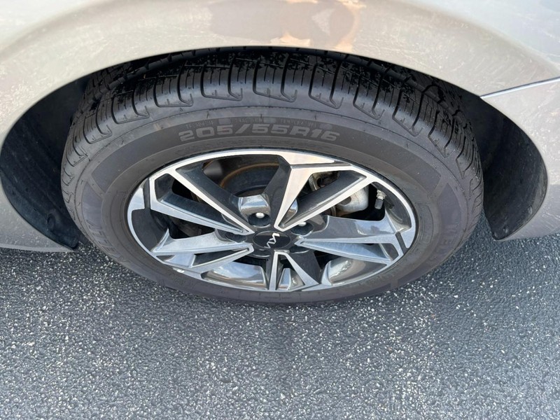 Kia Forte Vehicle Image 06
