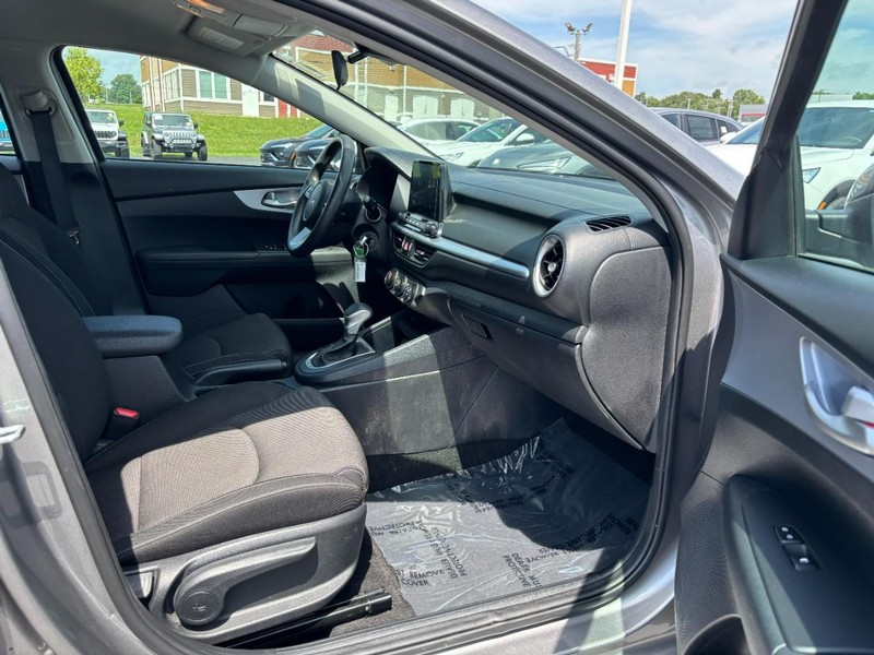 Kia Forte Vehicle Image 09
