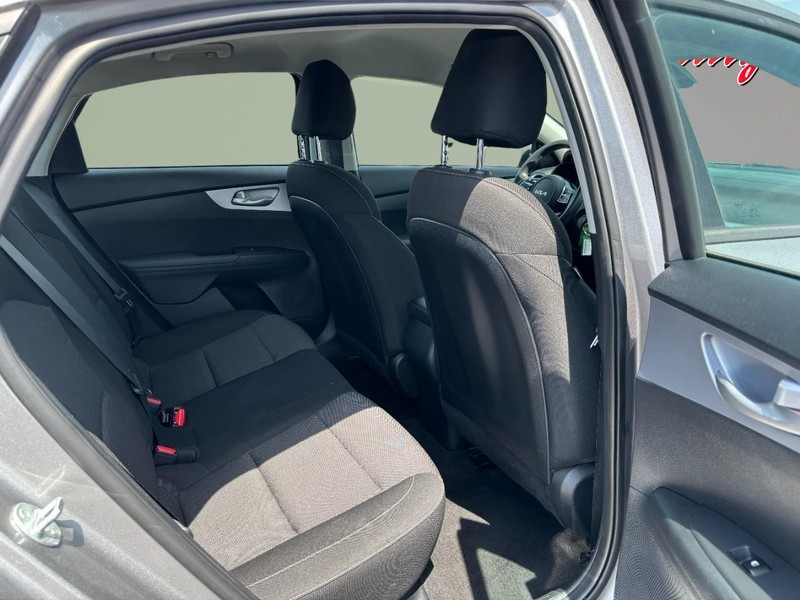 Kia Forte Vehicle Image 10