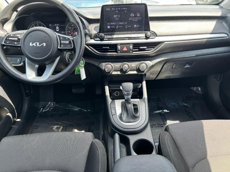 Kia Forte Vehicle Image 11